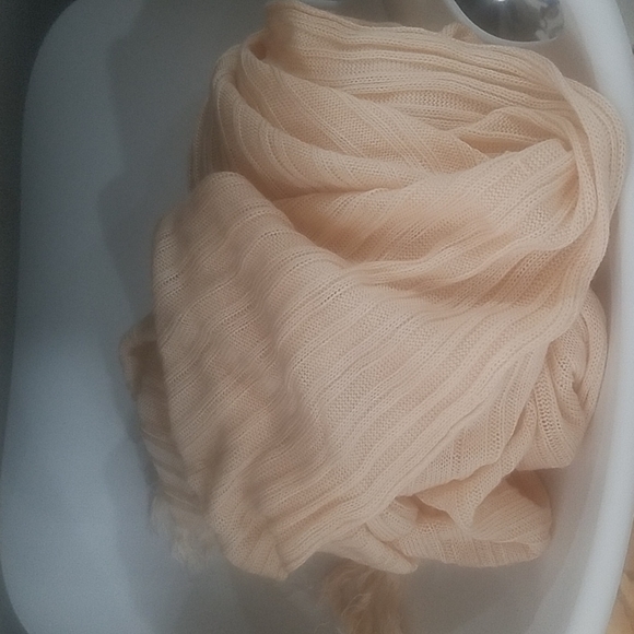 New York and company poncho scarf/shawl/ poncho - Picture 6 of 7